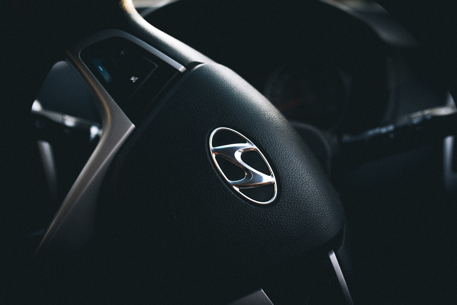 A Hyundai steering wheel