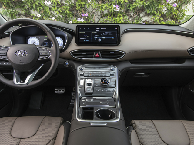 The front seat and passenger seat of Hyundai vehicle