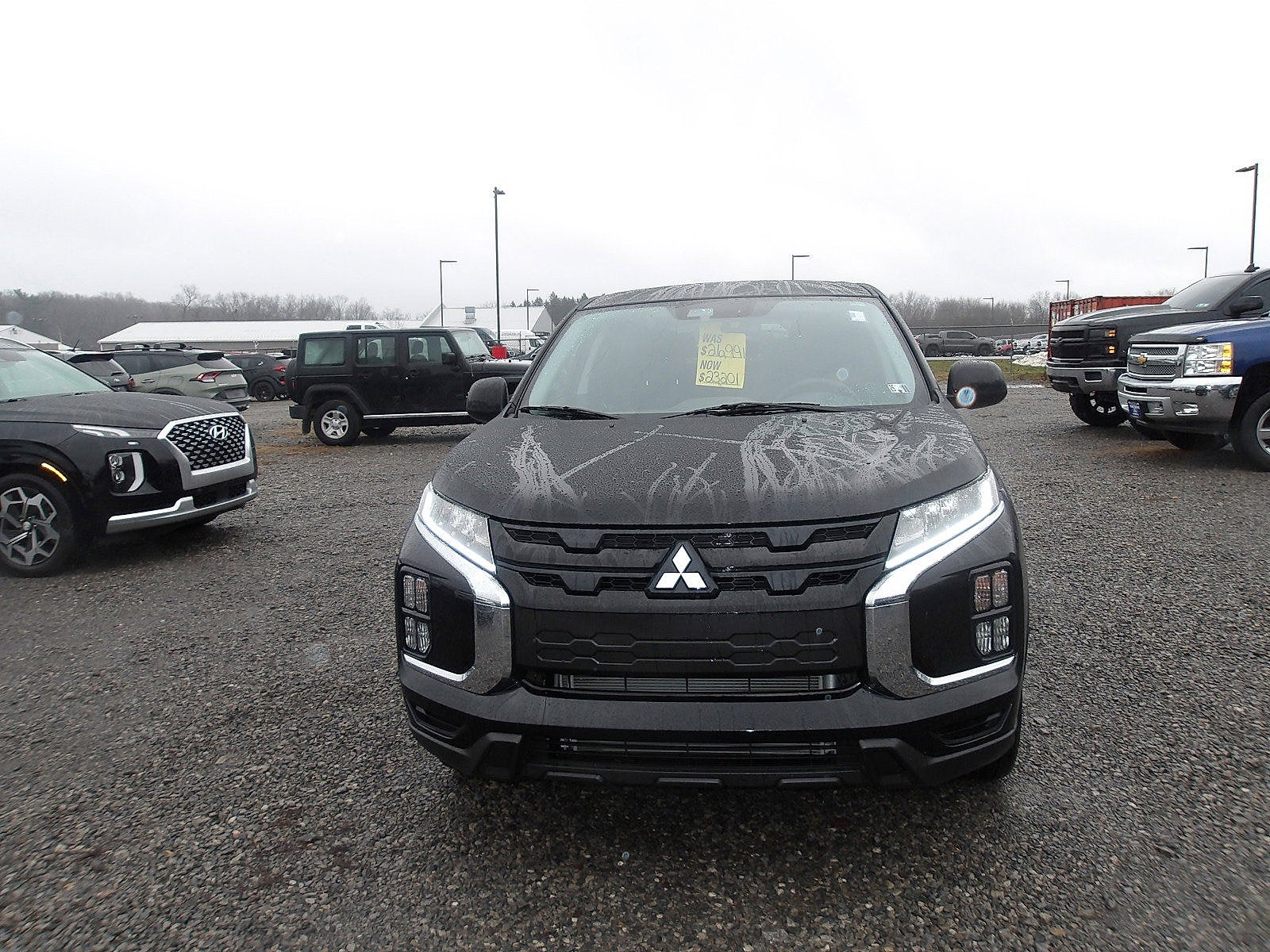 2024 Mitsubishi OUTLANDER Base