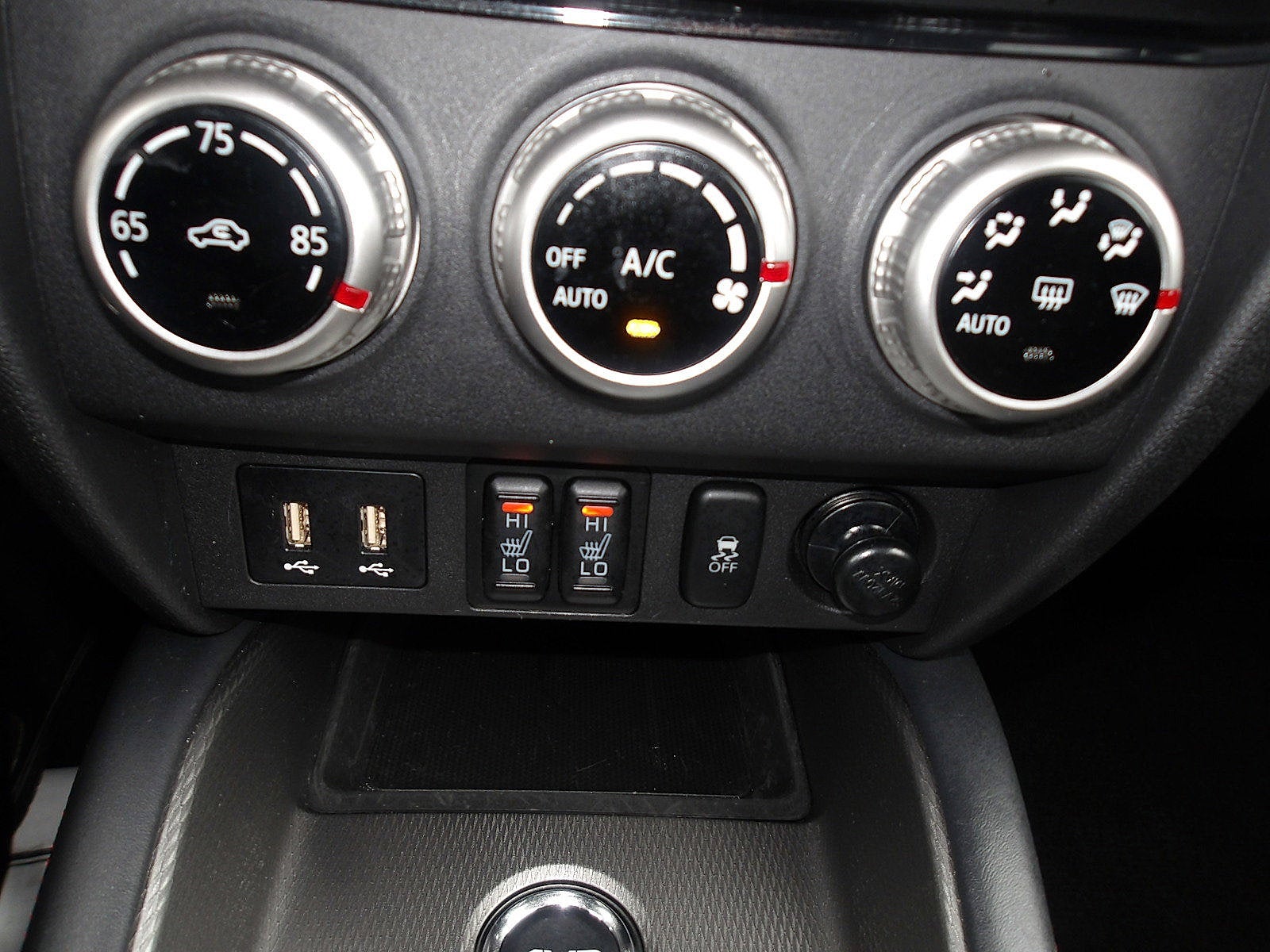 2024 Mitsubishi OUTLANDER Base