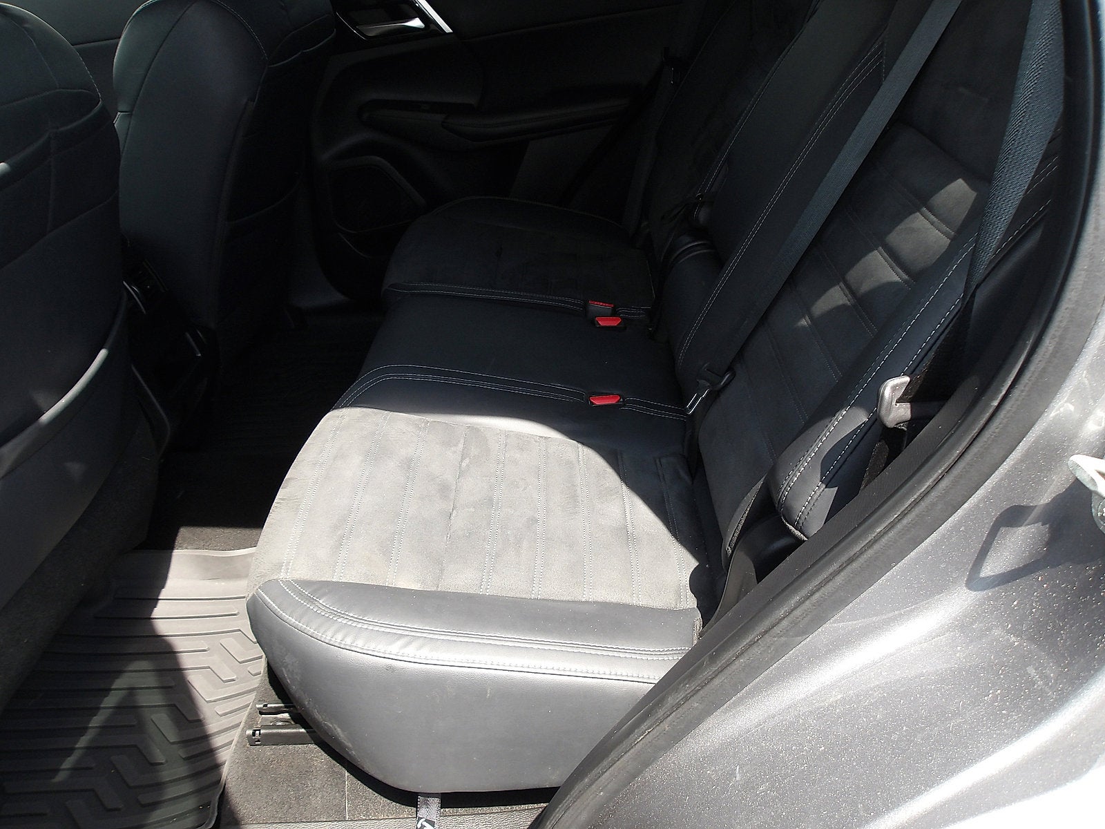 2022 Mitsubishi Outlander Base