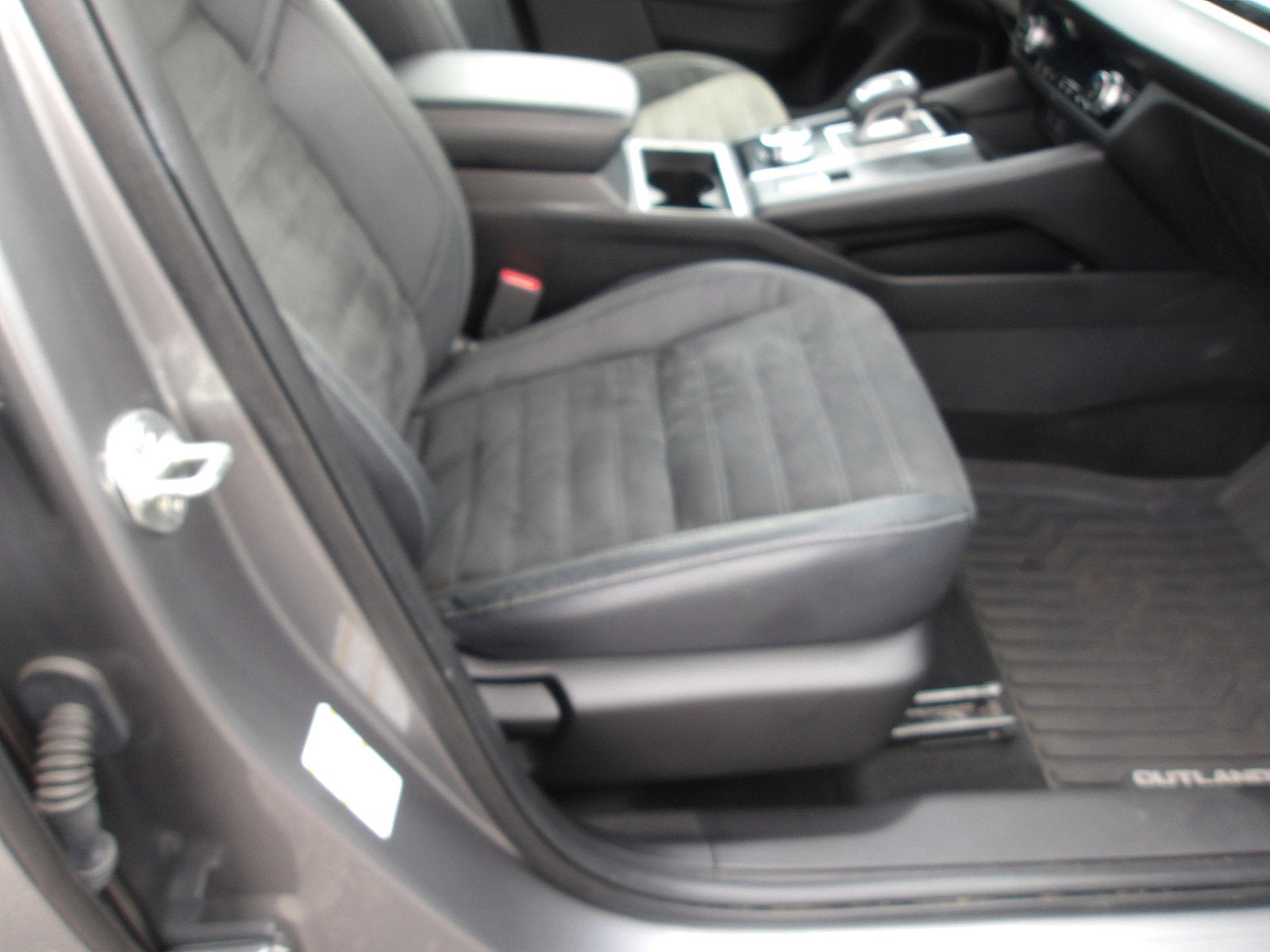 2022 Mitsubishi Outlander Base