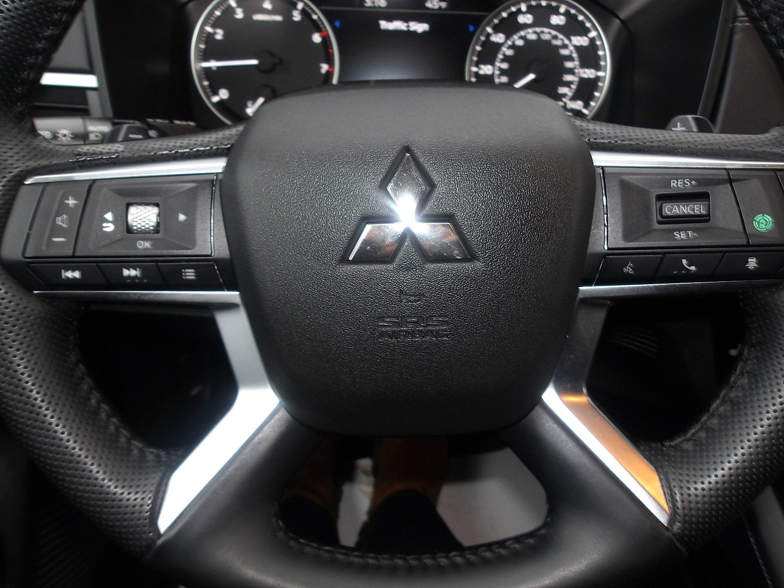 2024 Mitsubishi Outlander Base
