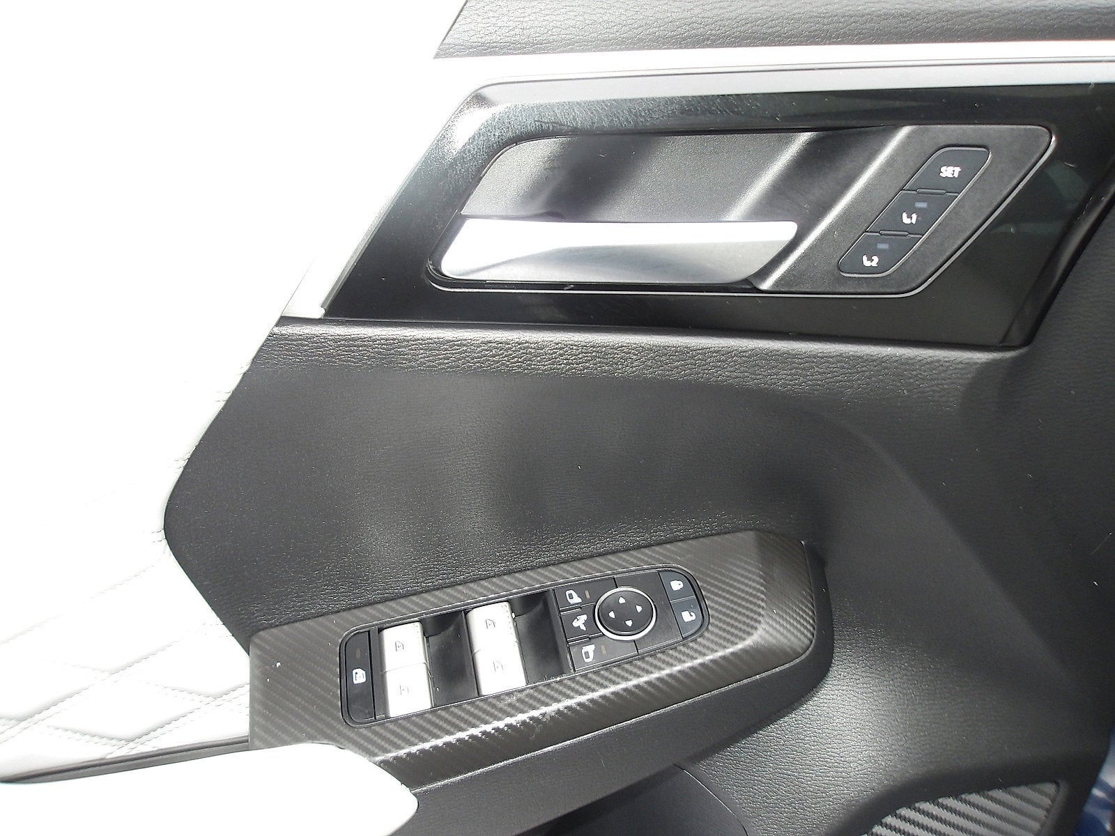 2023 Mitsubishi Outlander Base