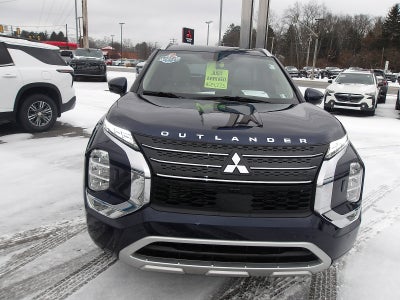 2023 Mitsubishi Outlander Base