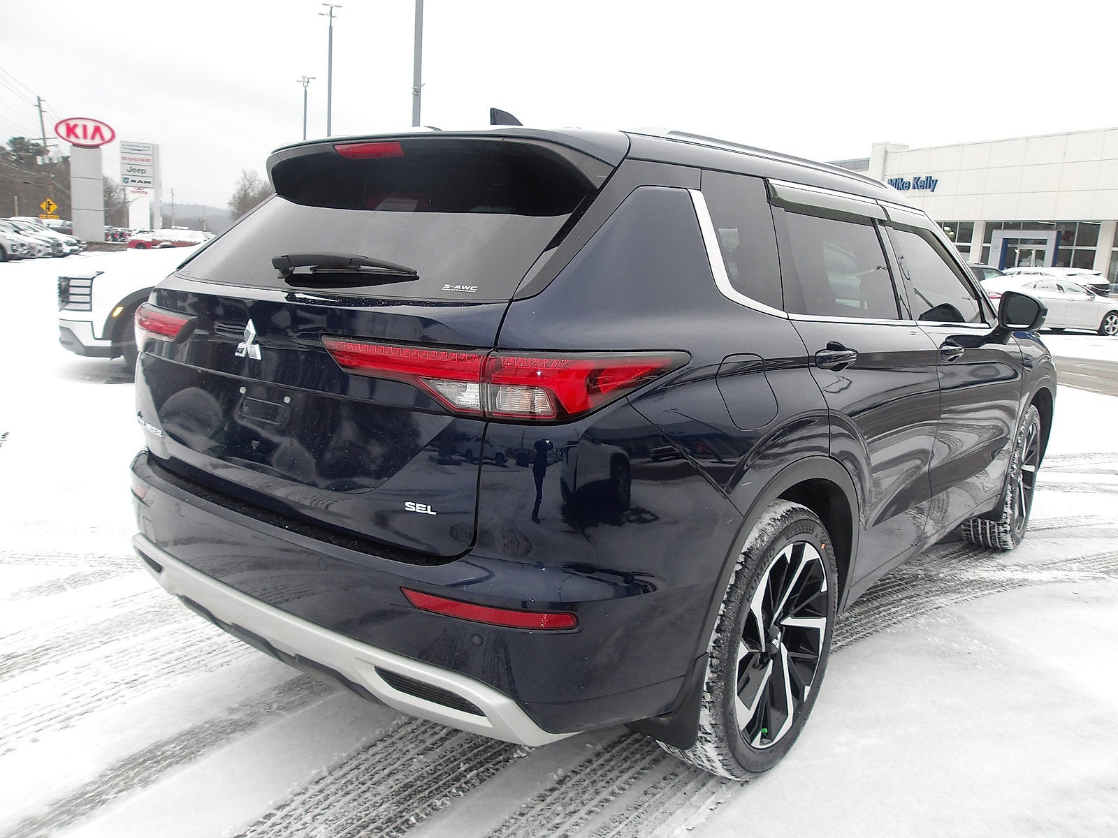 2023 Mitsubishi Outlander Base