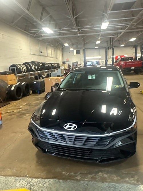 2025 Hyundai ELANTRA SE