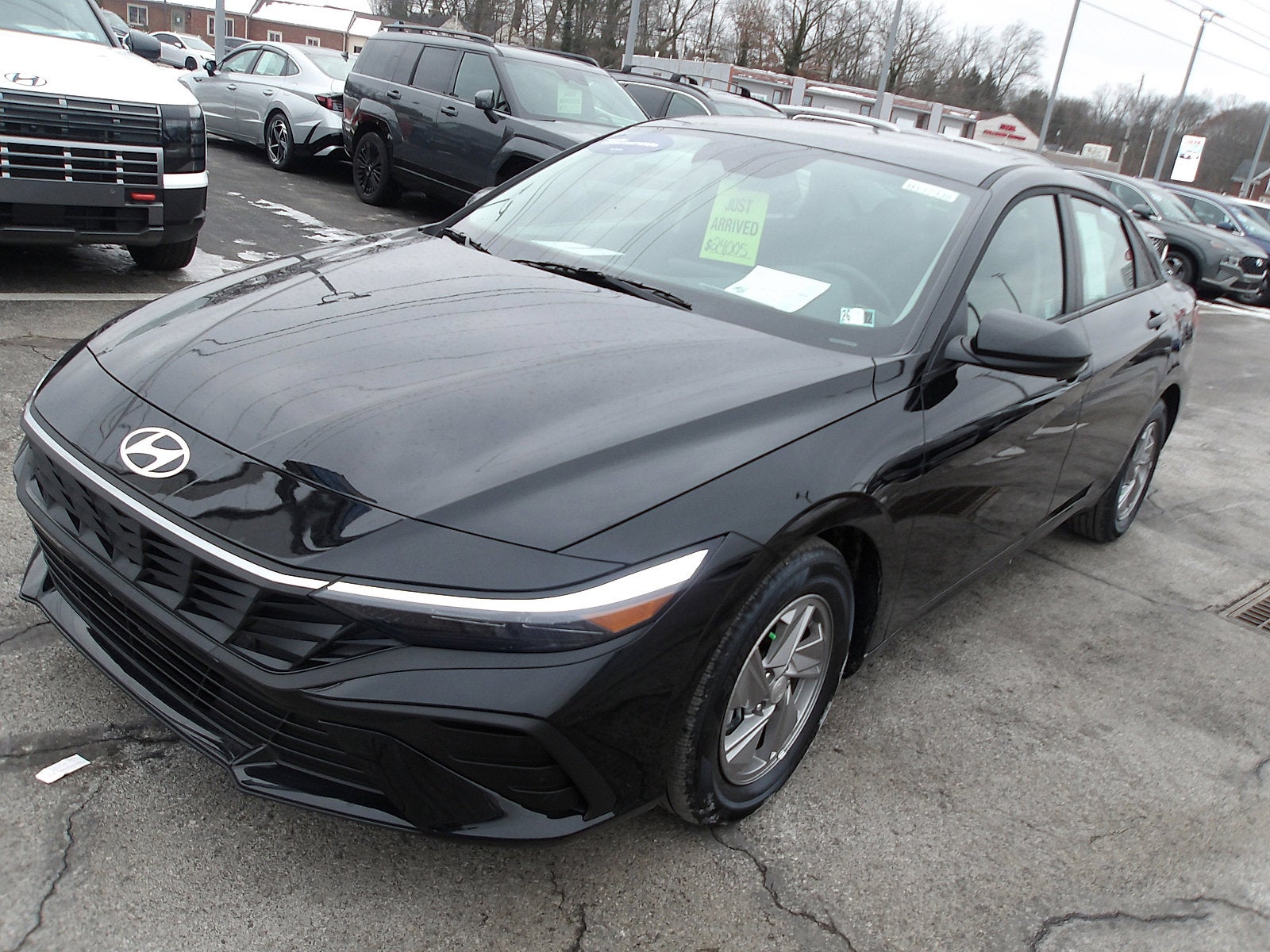 2025 Hyundai ELANTRA SE