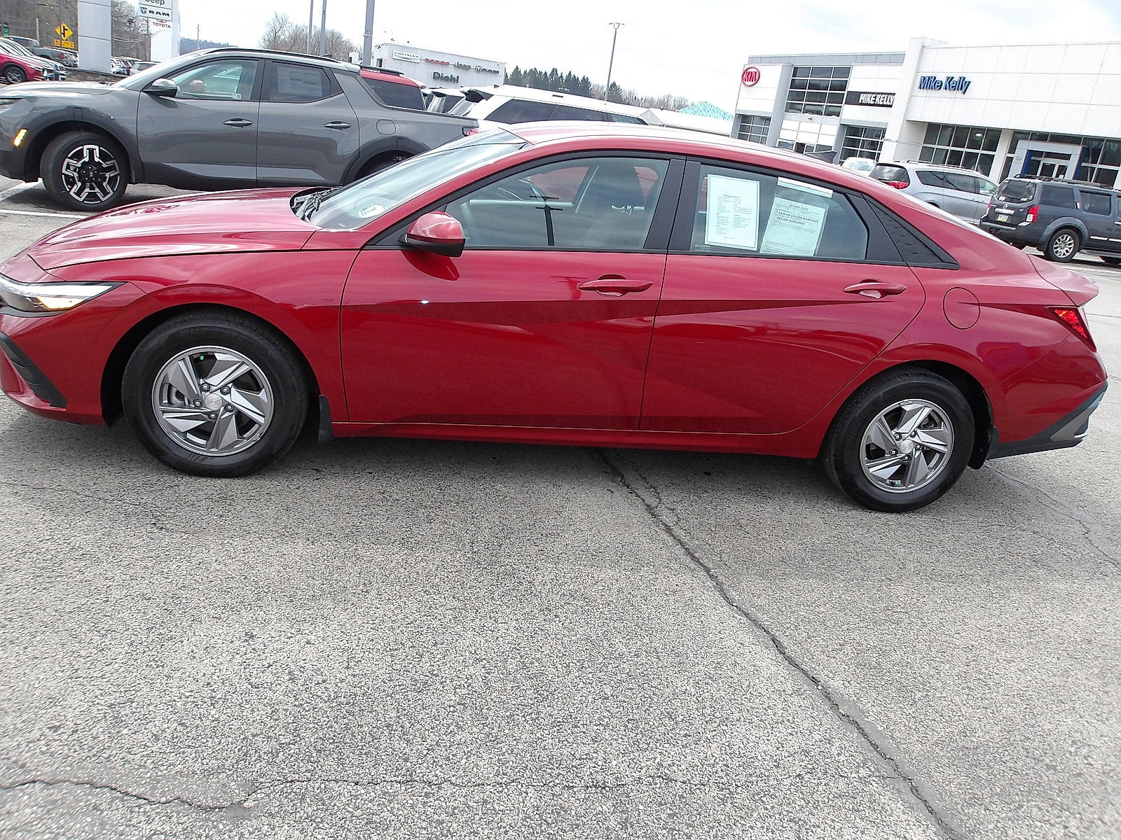 2025 Hyundai ELANTRA SE