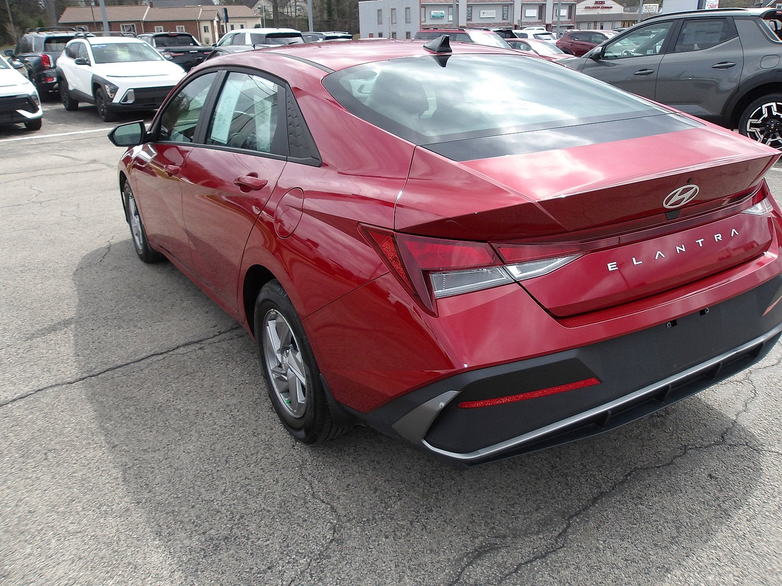 2025 Hyundai ELANTRA SE