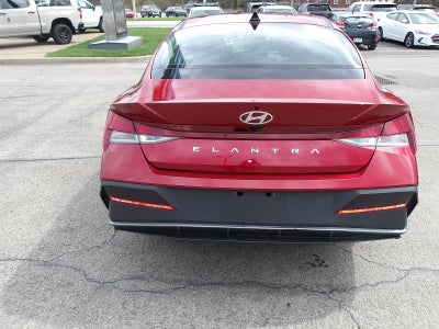 2025 Hyundai ELANTRA SE
