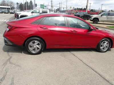 2025 Hyundai ELANTRA SE