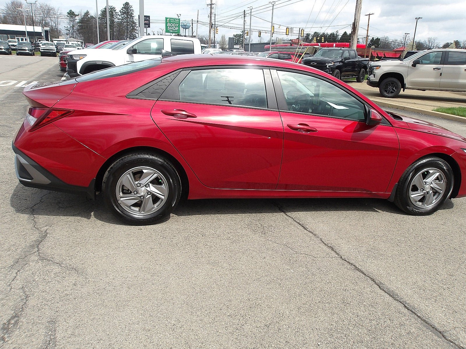 2025 Hyundai ELANTRA SE