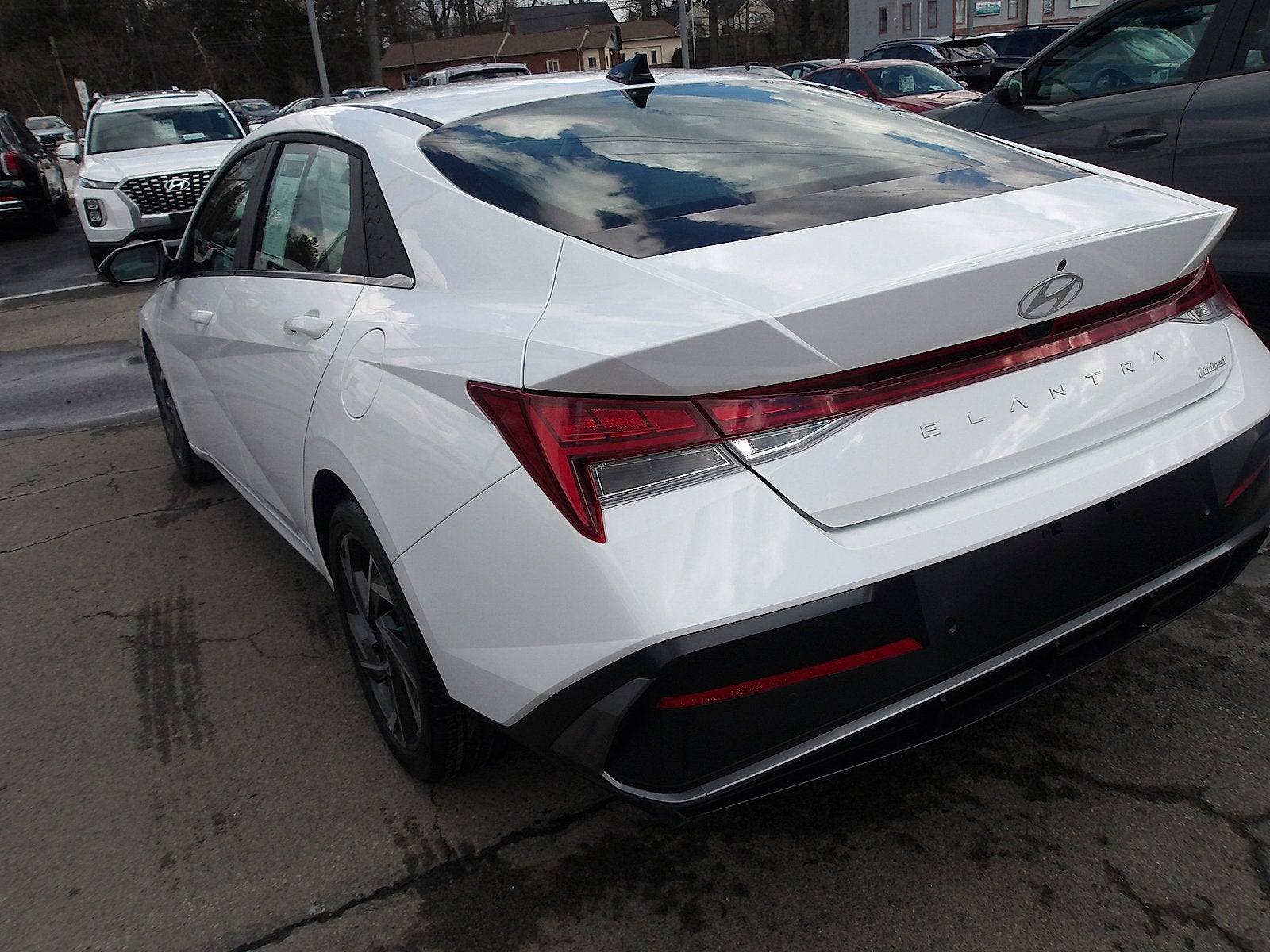 2024 Hyundai ELANTRA Limited