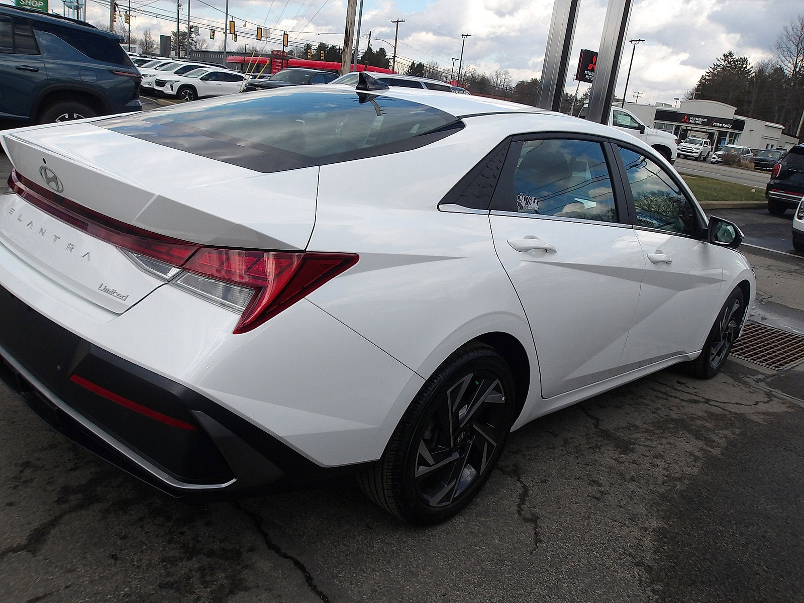 2024 Hyundai ELANTRA Limited