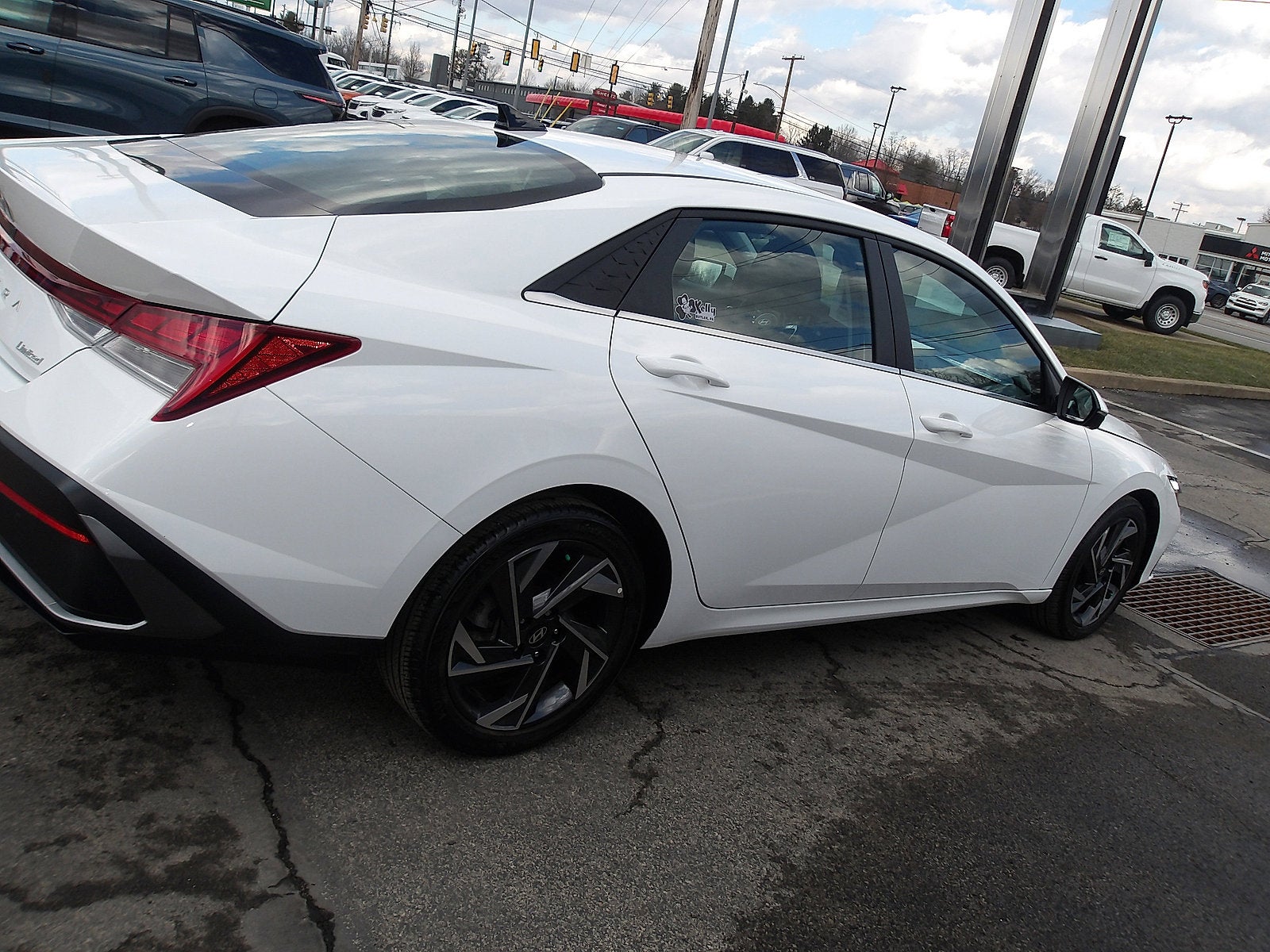 2024 Hyundai ELANTRA Limited