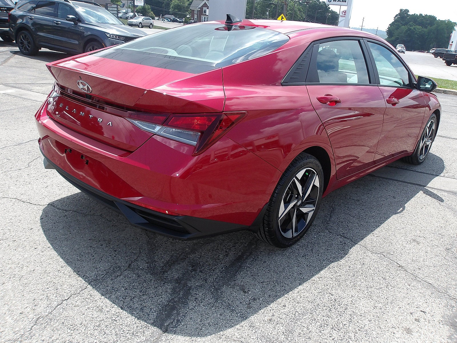 2023 Hyundai ELANTRA SEL