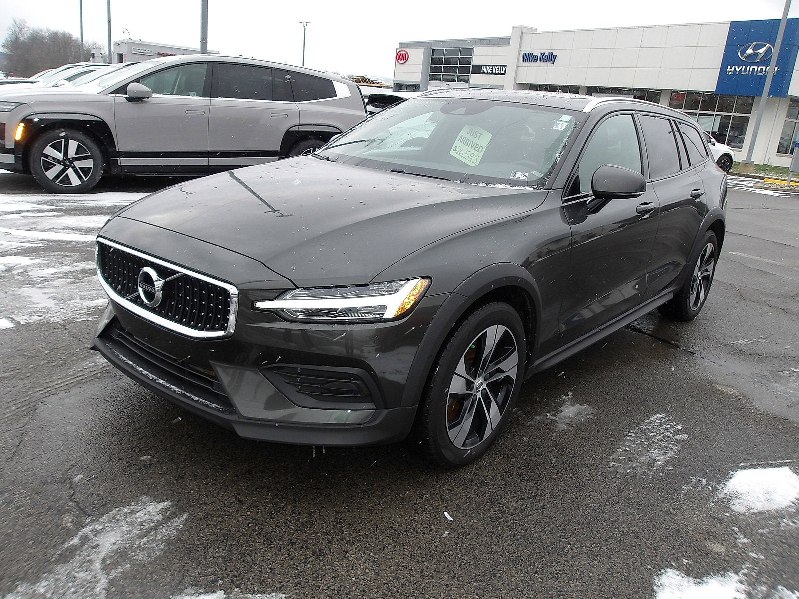 2020 Volvo V60 Cross Country Base