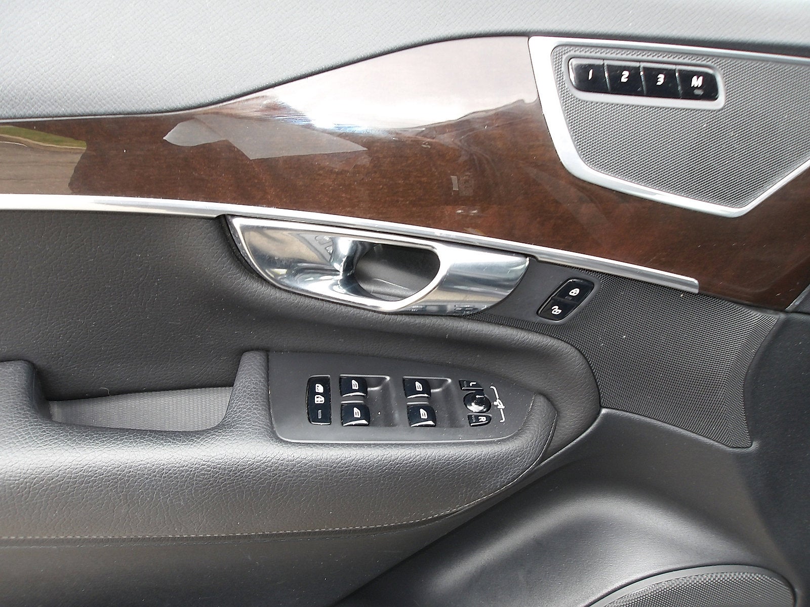 2019 Volvo XC90 Momentum