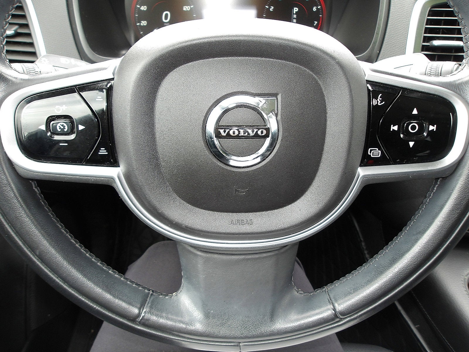 2019 Volvo XC90 Momentum